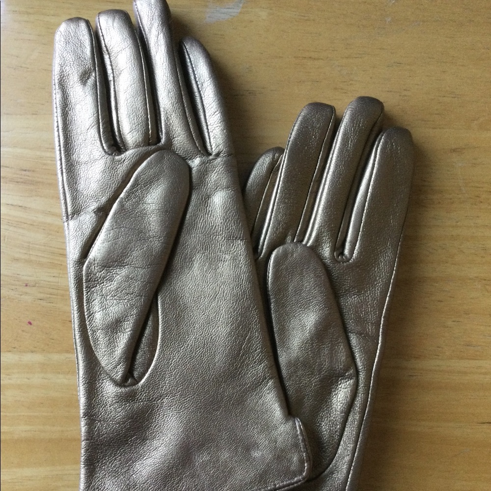 NWT Women's 100% Leather Gloves Gold